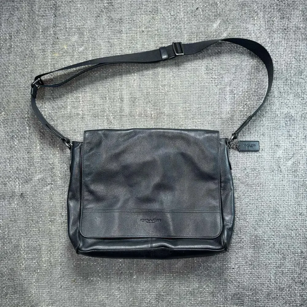 Coach  Messenger Bag in Black Pebble Leather